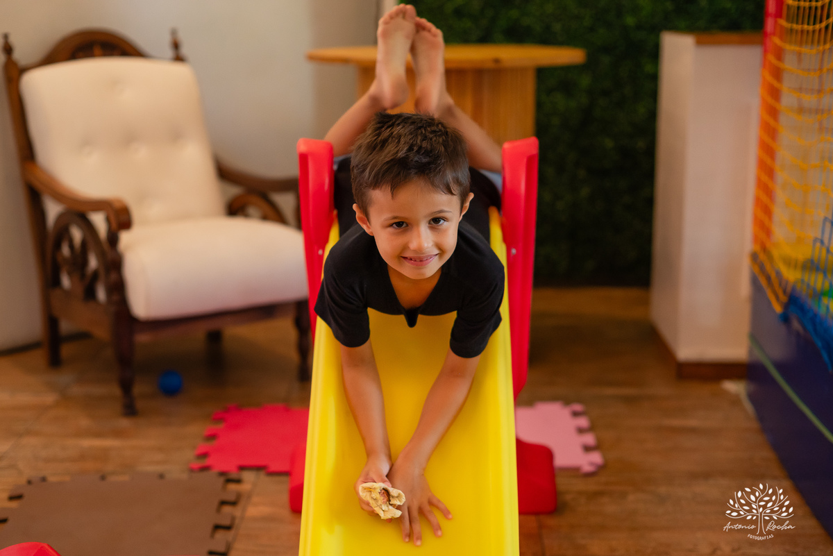 Laura - primeiro aninho - bebê arco-íris - aniversário infantil - festa em casa - Quinta Dom Manuel - família - alegria - emoção - churrasco - amigos - diversão - piscina - animação infantil - fotografia de aniversário - Antonio Rocha Fotografias -Pelotas