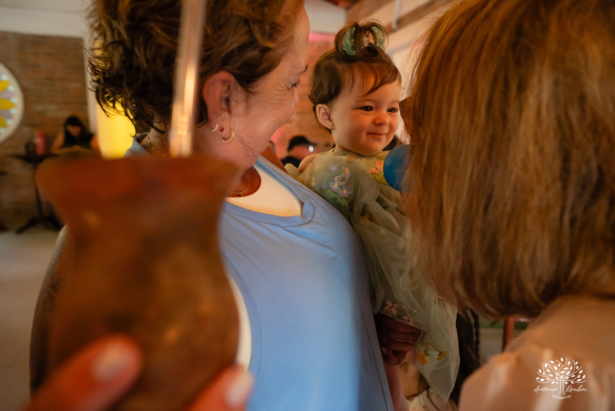 Laura - primeiro aninho - bebê arco-íris - aniversário infantil - festa em casa - Quinta Dom Manuel - família - alegria - emoção - churrasco - amigos - diversão - piscina - animação infantil - fotografia de aniversário - Antonio Rocha Fotografias -Pelotas