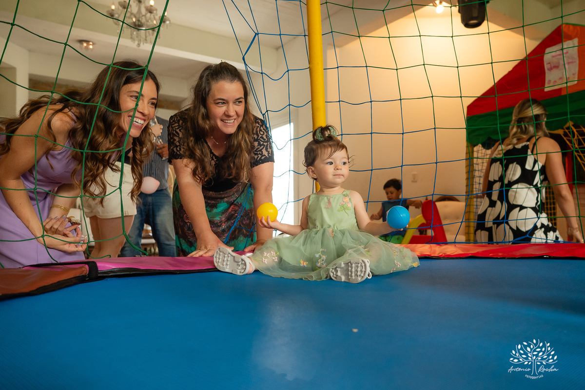 Laura - primeiro aninho - bebê arco-íris - aniversário infantil - festa em casa - Quinta Dom Manuel - família - alegria - emoção - churrasco - amigos - diversão - piscina - animação infantil - fotografia de aniversário - Antonio Rocha Fotografias -Pelotas