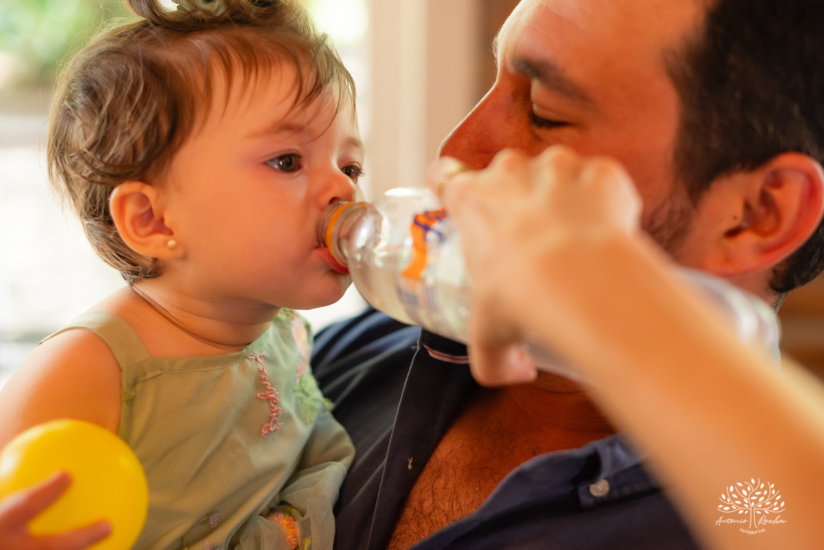Laura - primeiro aninho - bebê arco-íris - aniversário infantil - festa em casa - Quinta Dom Manuel - família - alegria - emoção - churrasco - amigos - diversão - piscina - animação infantil - fotografia de aniversário - Antonio Rocha Fotografias -Pelotas