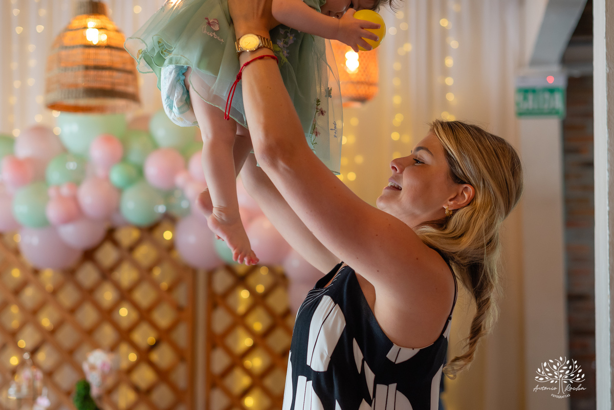 Laura - primeiro aninho - bebê arco-íris - aniversário infantil - festa em casa - Quinta Dom Manuel - família - alegria - emoção - churrasco - amigos - diversão - piscina - animação infantil - fotografia de aniversário - Antonio Rocha Fotografias -Pelotas