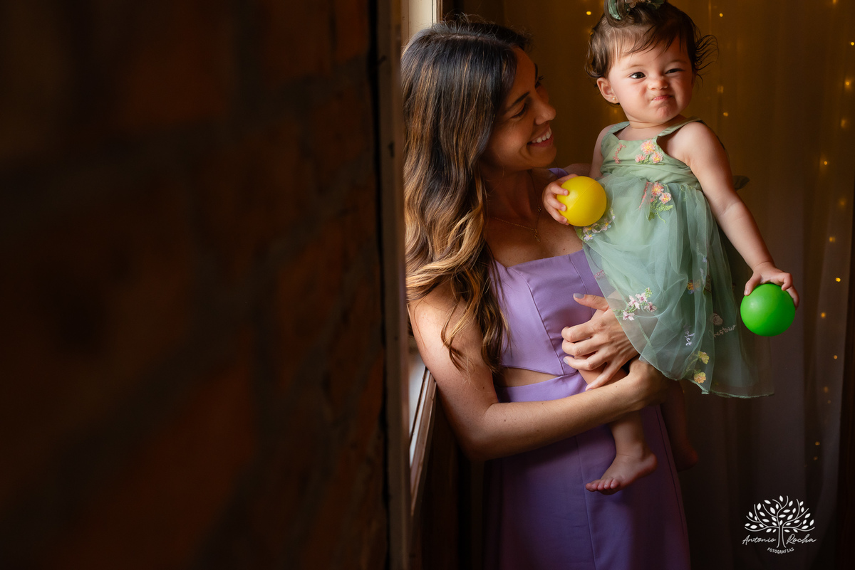 Laura - primeiro aninho - bebê arco-íris - aniversário infantil - festa em casa - Quinta Dom Manuel - família - alegria - emoção - churrasco - amigos - diversão - piscina - animação infantil - fotografia de aniversário - Antonio Rocha Fotografias -Pelotas