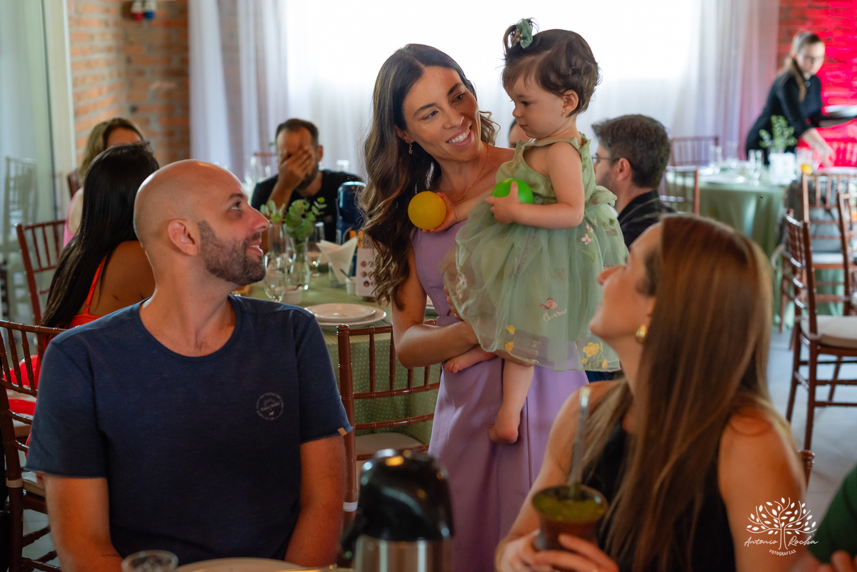 Laura - primeiro aninho - bebê arco-íris - aniversário infantil - festa em casa - Quinta Dom Manuel - família - alegria - emoção - churrasco - amigos - diversão - piscina - animação infantil - fotografia de aniversário - Antonio Rocha Fotografias -Pelotas