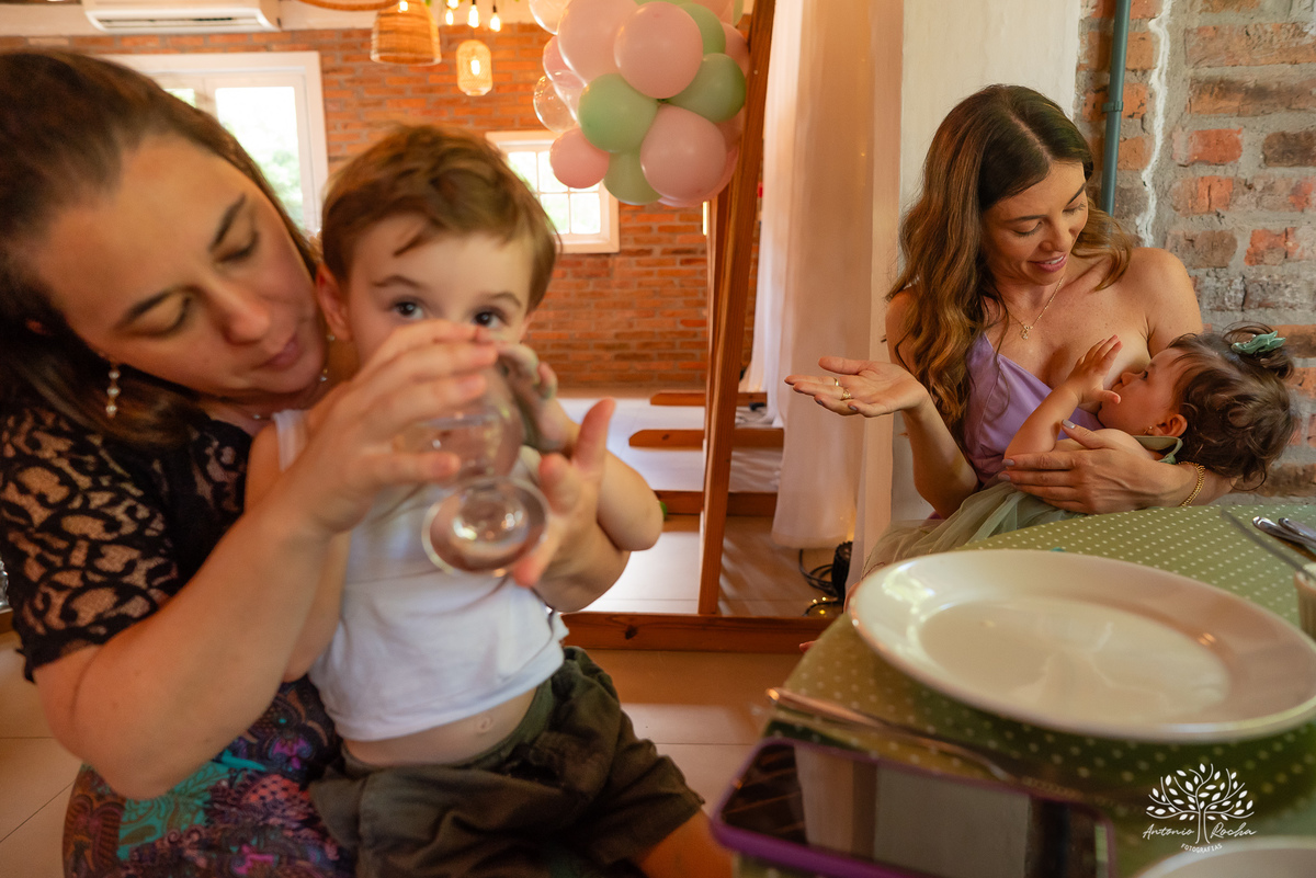 Laura - primeiro aninho - bebê arco-íris - aniversário infantil - festa em casa - Quinta Dom Manuel - família - alegria - emoção - churrasco - amigos - diversão - piscina - animação infantil - fotografia de aniversário - Antonio Rocha Fotografias -Pelotas