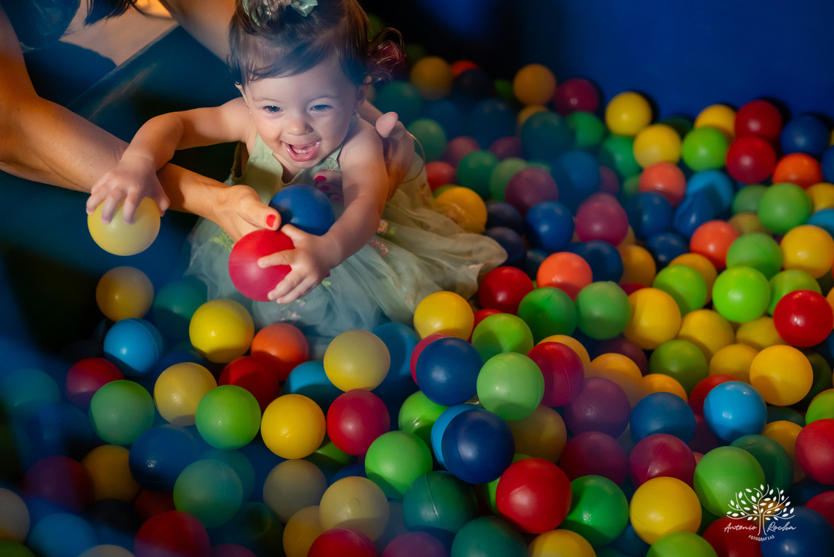 Laura - primeiro aninho - bebê arco-íris - aniversário infantil - festa em casa - Quinta Dom Manuel - família - alegria - emoção - churrasco - amigos - diversão - piscina - animação infantil - fotografia de aniversário - Antonio Rocha Fotografias -Pelotas