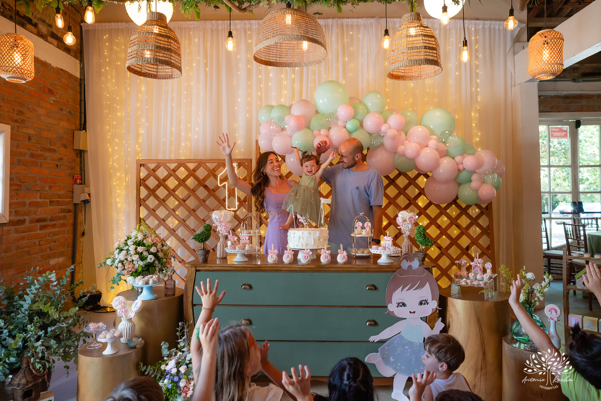 Laura - primeiro aninho - bebê arco-íris - aniversário infantil - festa em casa - Quinta Dom Manuel - família - alegria - emoção - churrasco - amigos - diversão - piscina - animação infantil - fotografia de aniversário - Antonio Rocha Fotografias -Pelotas