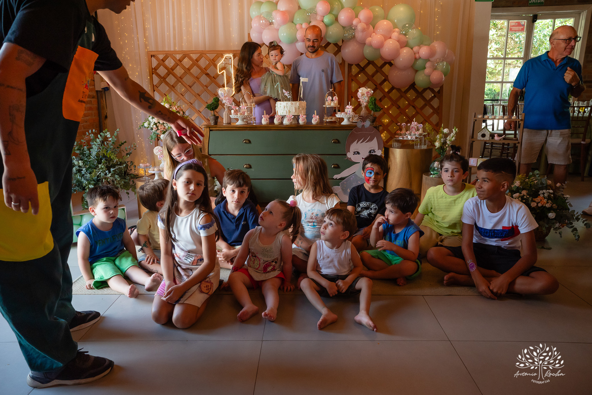 Laura - primeiro aninho - bebê arco-íris - aniversário infantil - festa em casa - Quinta Dom Manuel - família - alegria - emoção - churrasco - amigos - diversão - piscina - animação infantil - fotografia de aniversário - Antonio Rocha Fotografias -Pelotas