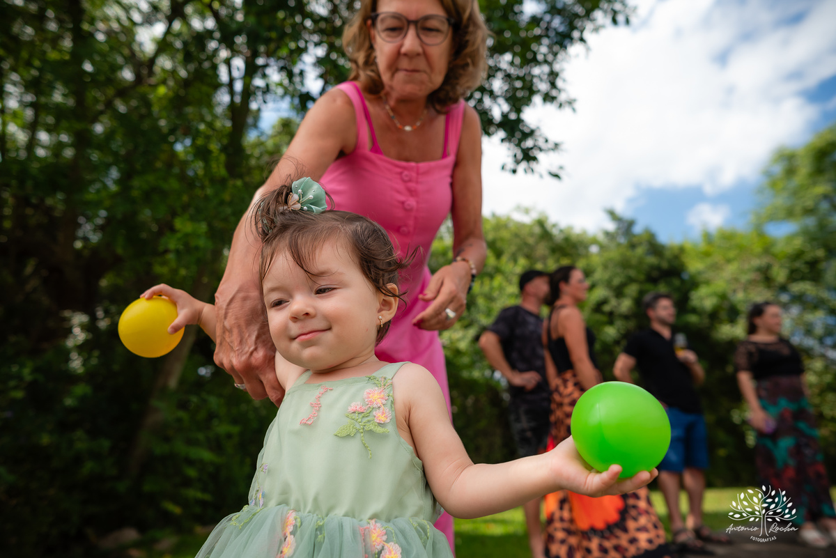 Laura - primeiro aninho - bebê arco-íris - aniversário infantil - festa em casa - Quinta Dom Manuel - família - alegria - emoção - churrasco - amigos - diversão - piscina - animação infantil - fotografia de aniversário - Antonio Rocha Fotografias -Pelotas