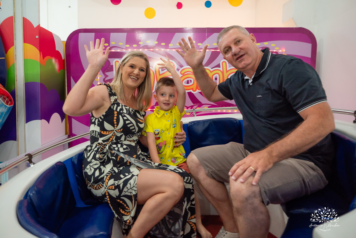 4 anos - aniversário infantil - festa temática - Bob Esponja - álbum de memórias - diversão - amiguinhos - personagens - parabéns - família - fotografia infantil - registros inesquecíveis - lembranças - confiança - Antonio Rocha Fotografias - Pelotas