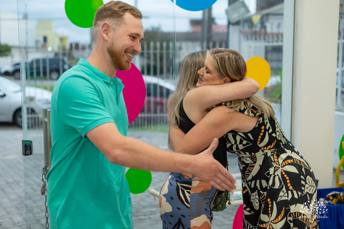 4 anos - aniversário infantil - festa temática - Bob Esponja - álbum de memórias - diversão - amiguinhos - personagens - parabéns - família - fotografia infantil - registros inesquecíveis - lembranças - confiança - Antonio Rocha Fotografias - Pelotas