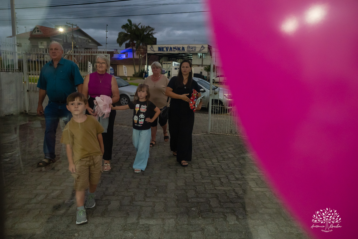 4 anos - aniversário infantil - festa temática - Bob Esponja - álbum de memórias - diversão - amiguinhos - personagens - parabéns - família - fotografia infantil - registros inesquecíveis - lembranças - confiança - Antonio Rocha Fotografias - Pelotas