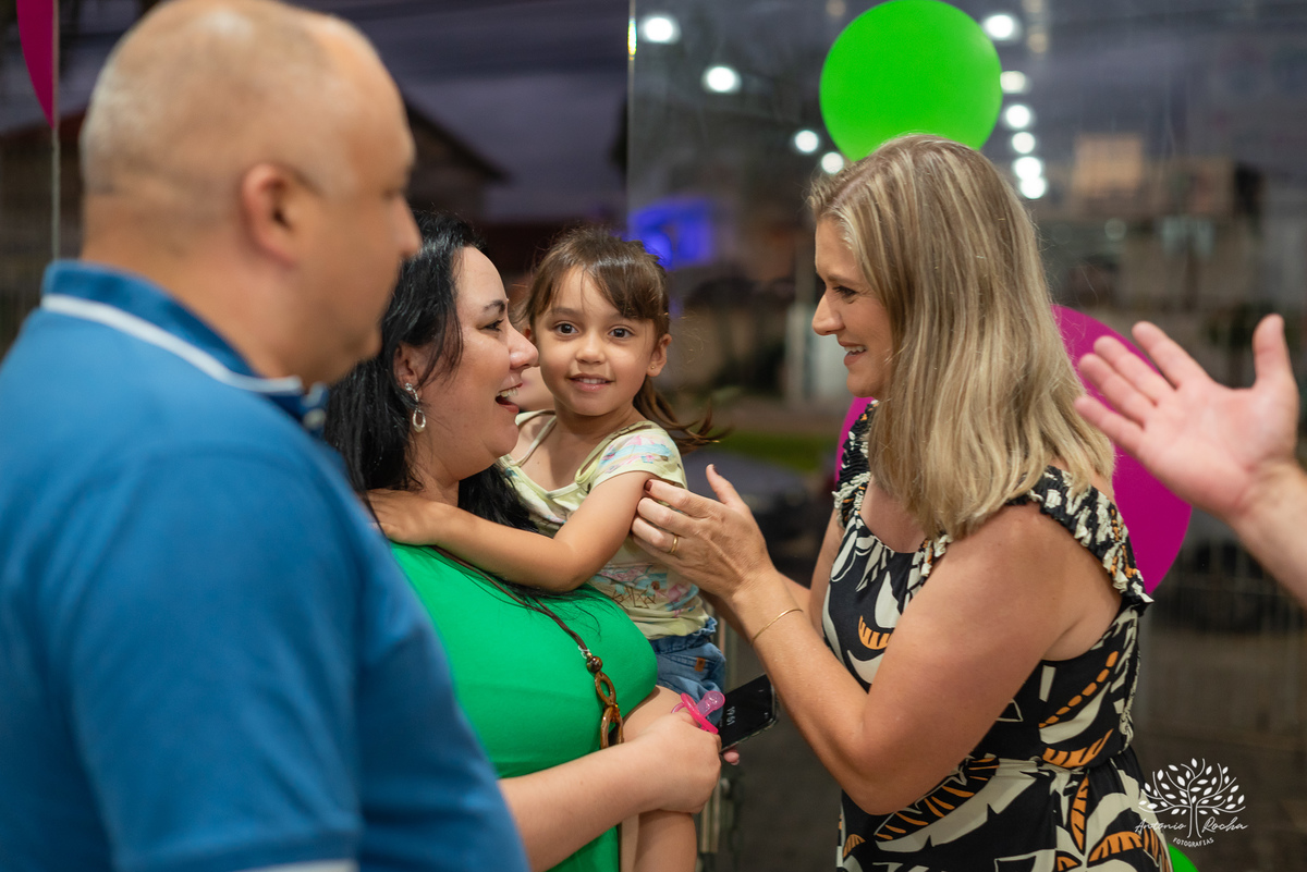 4 anos - aniversário infantil - festa temática - Bob Esponja - álbum de memórias - diversão - amiguinhos - personagens - parabéns - família - fotografia infantil - registros inesquecíveis - lembranças - confiança - Antonio Rocha Fotografias - Pelotas