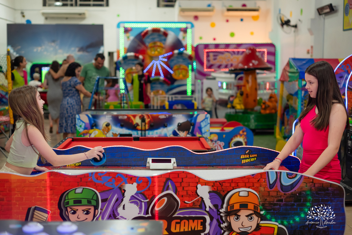 4 anos - aniversário infantil - festa temática - Bob Esponja - álbum de memórias - diversão - amiguinhos - personagens - parabéns - família - fotografia infantil - registros inesquecíveis - lembranças - confiança - Antonio Rocha Fotografias - Pelotas