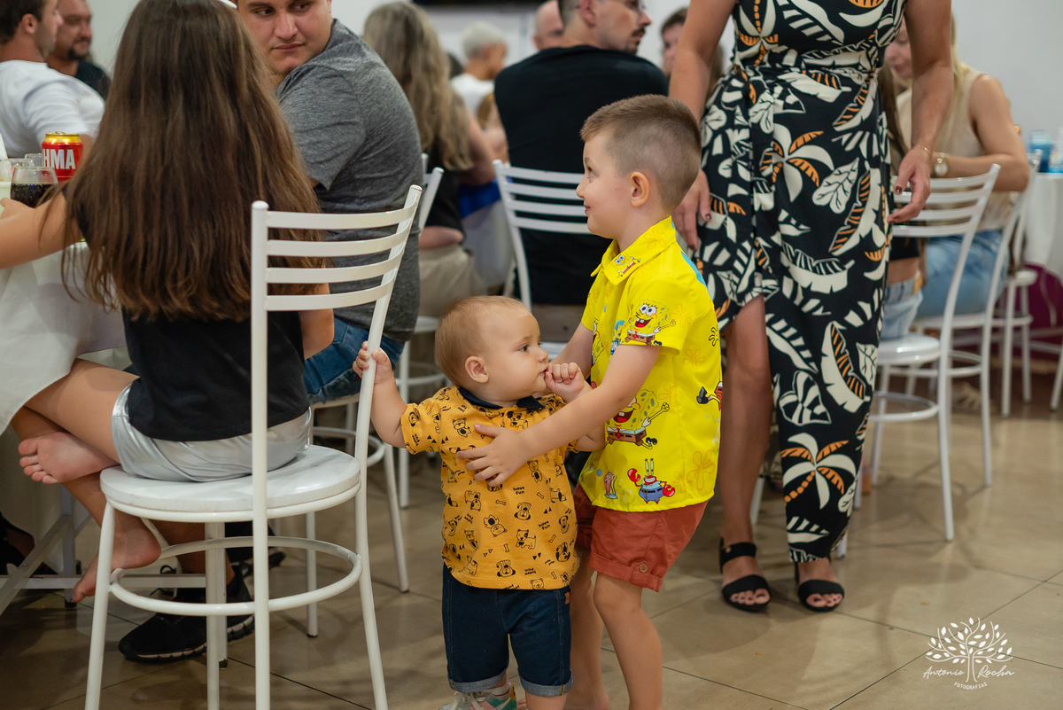 4 anos - aniversário infantil - festa temática - Bob Esponja - álbum de memórias - diversão - amiguinhos - personagens - parabéns - família - fotografia infantil - registros inesquecíveis - lembranças - confiança - Antonio Rocha Fotografias - Pelotas