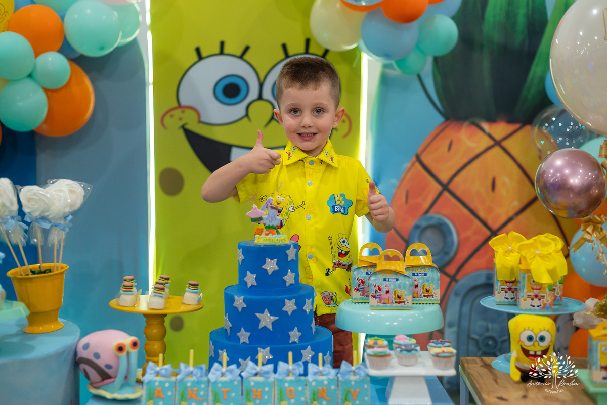 4 anos - aniversário infantil - festa temática - Bob Esponja - álbum de memórias - diversão - amiguinhos - personagens - parabéns - família - fotografia infantil - registros inesquecíveis - lembranças - confiança - Antonio Rocha Fotografias - Pelotas