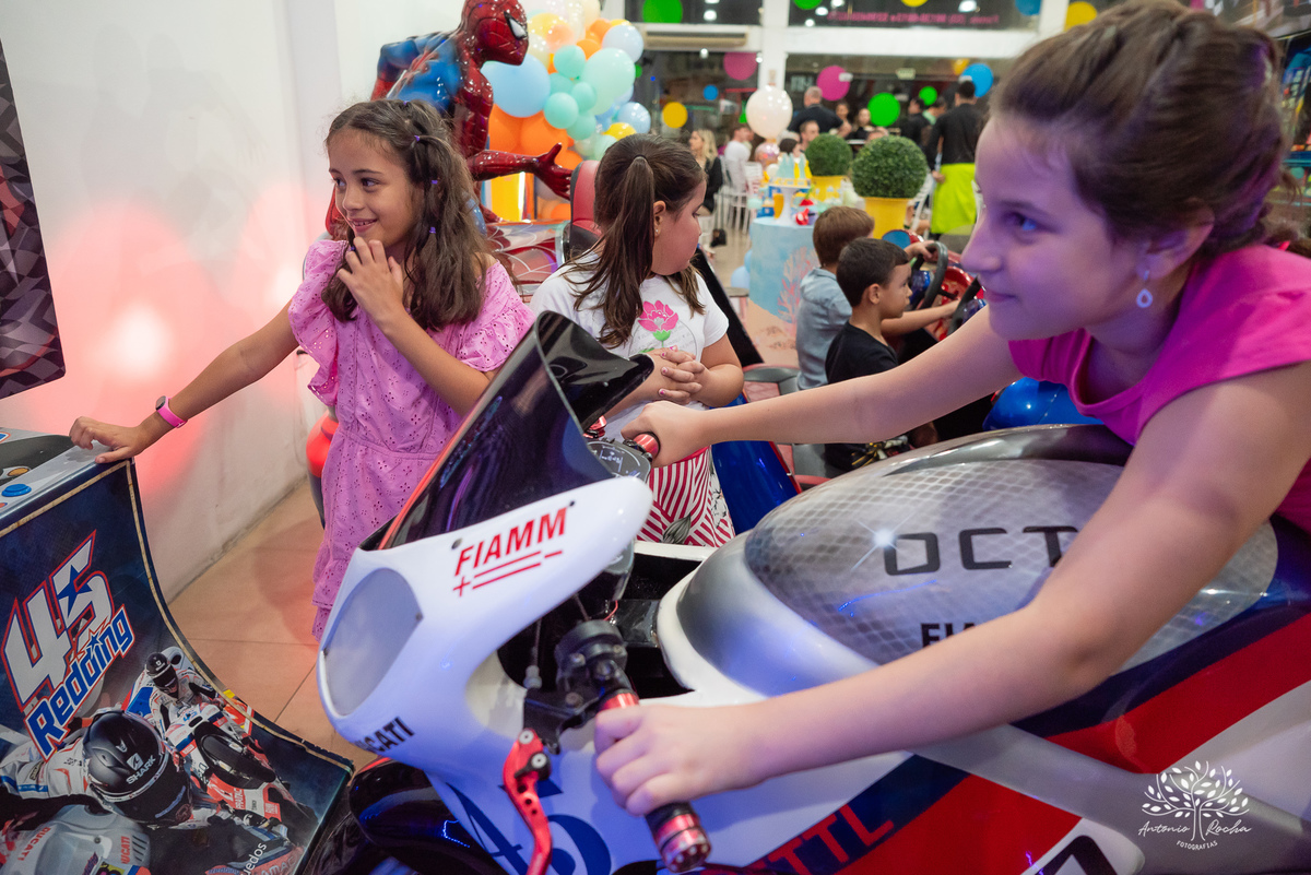 4 anos - aniversário infantil - festa temática - Bob Esponja - álbum de memórias - diversão - amiguinhos - personagens - parabéns - família - fotografia infantil - registros inesquecíveis - lembranças - confiança - Antonio Rocha Fotografias - Pelotas