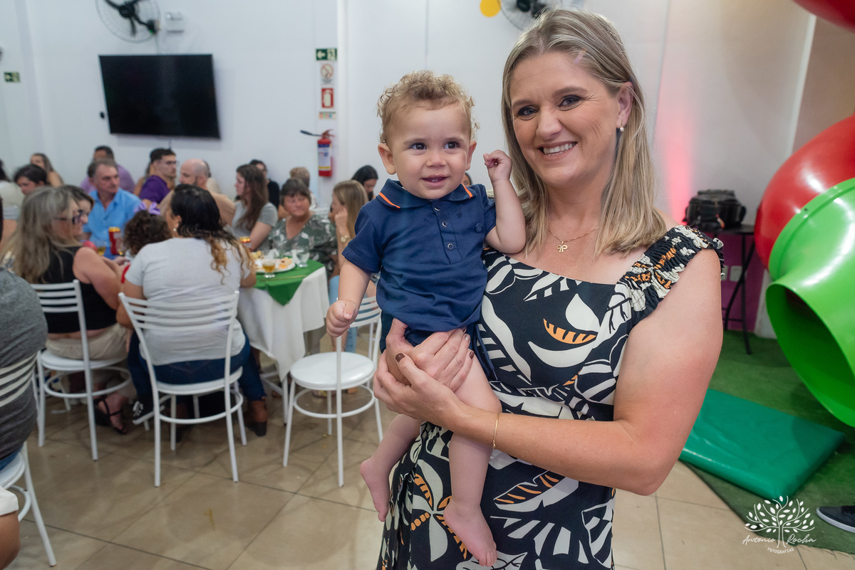 4 anos - aniversário infantil - festa temática - Bob Esponja - álbum de memórias - diversão - amiguinhos - personagens - parabéns - família - fotografia infantil - registros inesquecíveis - lembranças - confiança - Antonio Rocha Fotografias - Pelotas