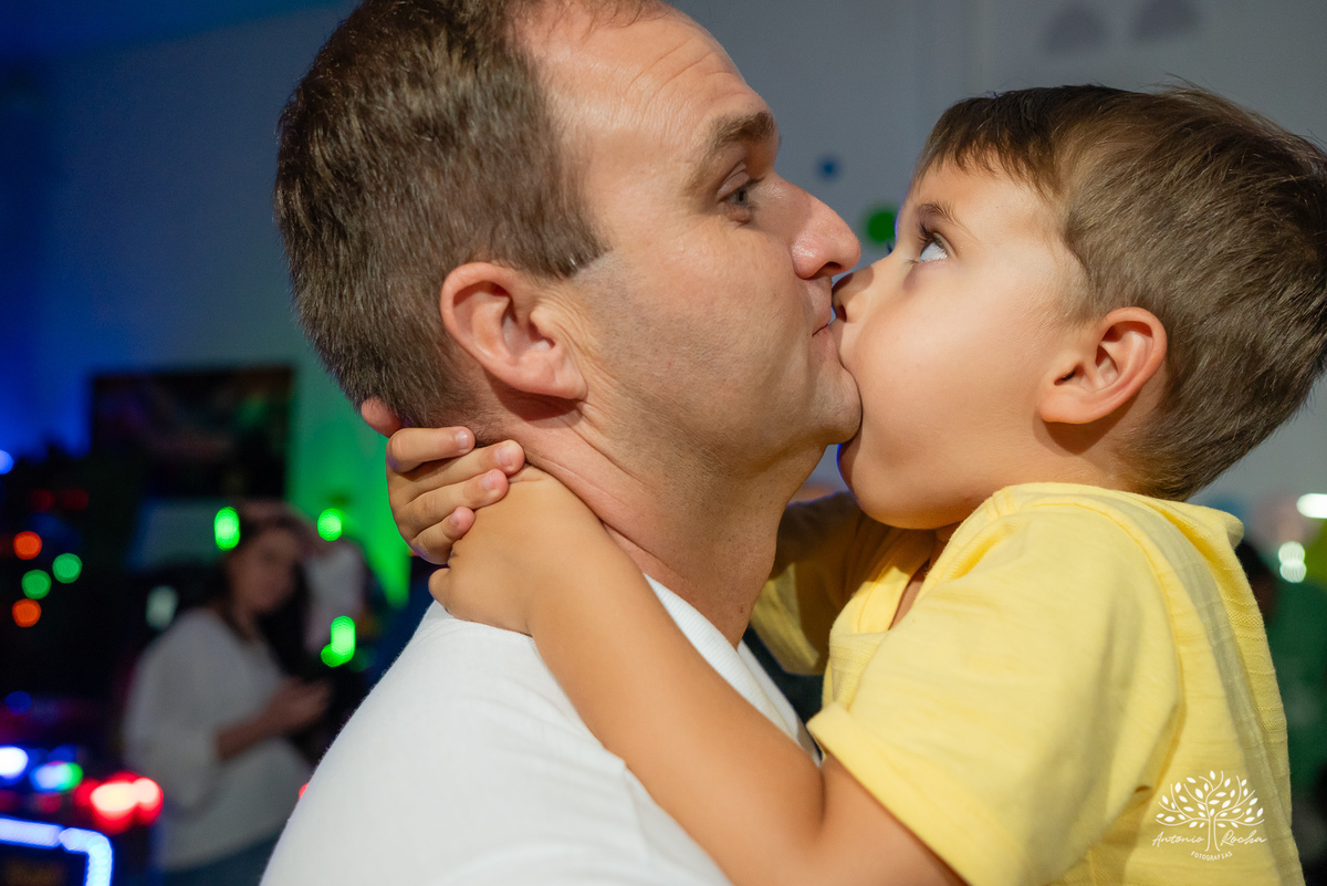 4 anos - aniversário infantil - festa temática - Bob Esponja - álbum de memórias - diversão - amiguinhos - personagens - parabéns - família - fotografia infantil - registros inesquecíveis - lembranças - confiança - Antonio Rocha Fotografias - Pelotas