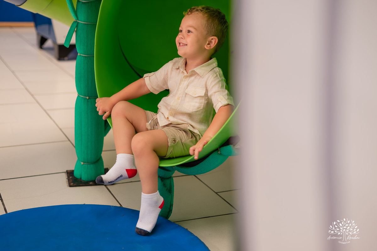 festa infantil - aniversário - fotografia de família - dinossauros - diversão - irmãos - celebração - alegria - Prof. Tiago - música ao vivo - decoração temática - fotografia profissional - lembranças inesquecíveis - Antonio Rocha fotografias - Pelotas