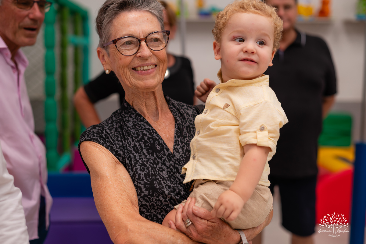festa infantil - aniversário - fotografia de família - dinossauros - diversão - irmãos - celebração - alegria - Prof. Tiago - música ao vivo - decoração temática - fotografia profissional - lembranças inesquecíveis - Antonio Rocha fotografias - Pelotas