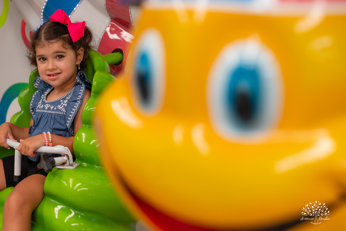 festa infantil - aniversário - fotografia de família - dinossauros - diversão - irmãos - celebração - alegria - Prof. Tiago - música ao vivo - decoração temática - fotografia profissional - lembranças inesquecíveis - Antonio Rocha fotografias - Pelotas
