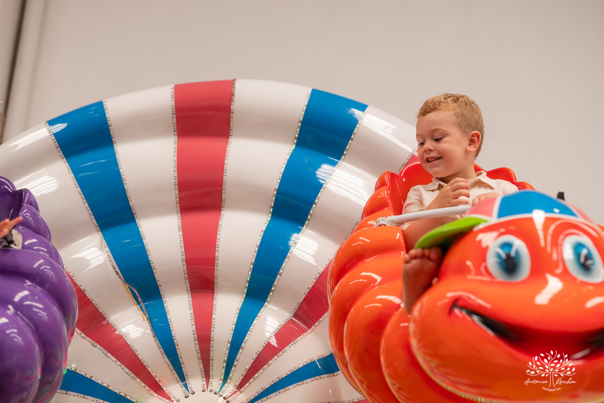 festa infantil - aniversário - fotografia de família - dinossauros - diversão - irmãos - celebração - alegria - Prof. Tiago - música ao vivo - decoração temática - fotografia profissional - lembranças inesquecíveis - Antonio Rocha fotografias - Pelotas