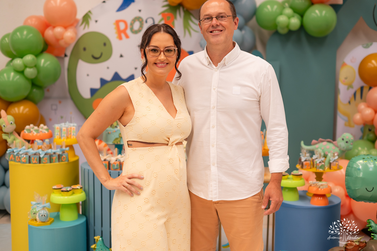 festa infantil - aniversário - fotografia de família - dinossauros - diversão - irmãos - celebração - alegria - Prof. Tiago - música ao vivo - decoração temática - fotografia profissional - lembranças inesquecíveis - Antonio Rocha fotografias - Pelotas