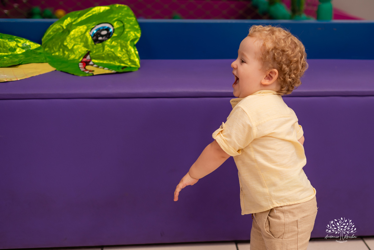 festa infantil - aniversário - fotografia de família - dinossauros - diversão - irmãos - celebração - alegria - Prof. Tiago - música ao vivo - decoração temática - fotografia profissional - lembranças inesquecíveis - Antonio Rocha fotografias - Pelotas