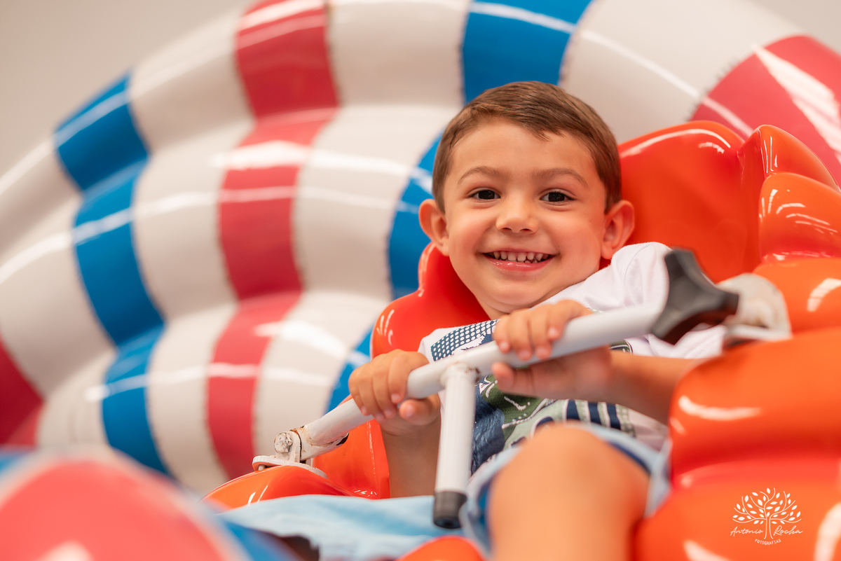 festa infantil - aniversário - fotografia de família - dinossauros - diversão - irmãos - celebração - alegria - Prof. Tiago - música ao vivo - decoração temática - fotografia profissional - lembranças inesquecíveis - Antonio Rocha fotografias - Pelotas