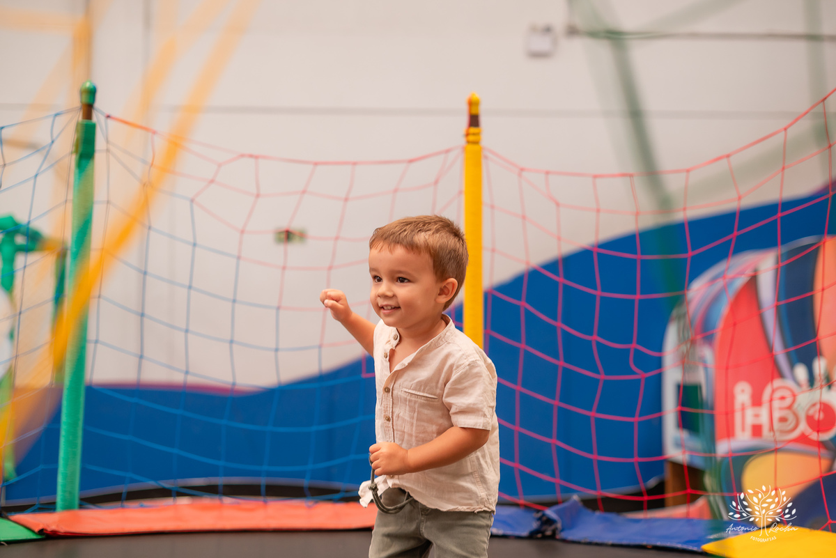 festa infantil - aniversário - fotografia de família - dinossauros - diversão - irmãos - celebração - alegria - Prof. Tiago - música ao vivo - decoração temática - fotografia profissional - lembranças inesquecíveis - Antonio Rocha fotografias - Pelotas
