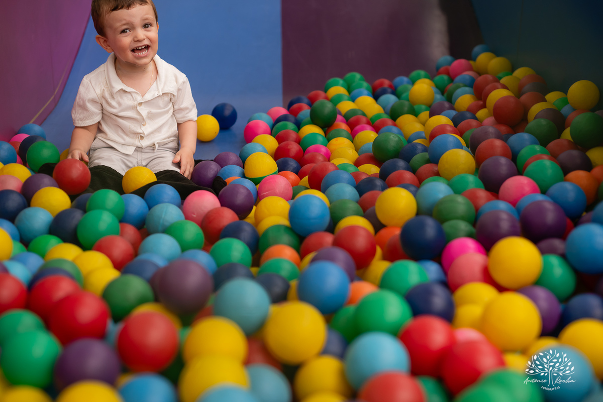 festa infantil - aniversário - fotografia de família - dinossauros - diversão - irmãos - celebração - alegria - Prof. Tiago - música ao vivo - decoração temática - fotografia profissional - lembranças inesquecíveis - Antonio Rocha fotografias - Pelotas