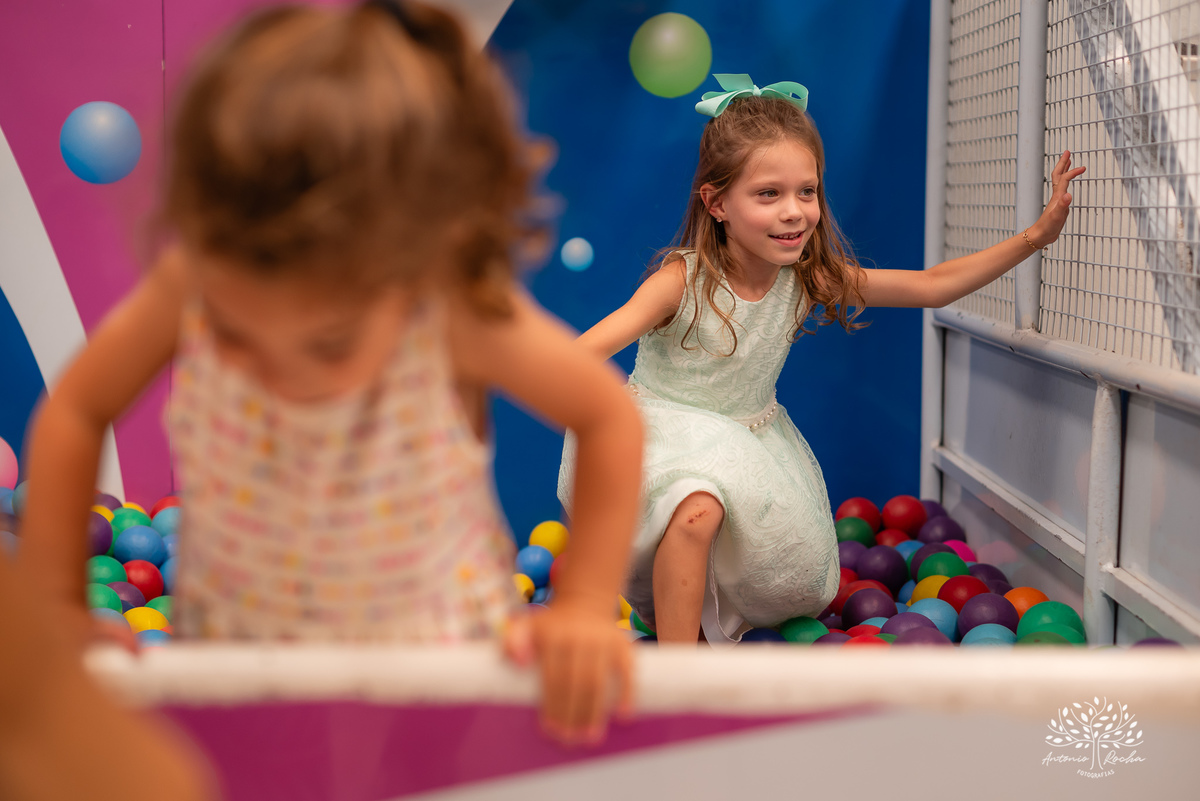 festa infantil - aniversário - fotografia de família - dinossauros - diversão - irmãos - celebração - alegria - Prof. Tiago - música ao vivo - decoração temática - fotografia profissional - lembranças inesquecíveis - Antonio Rocha fotografias - Pelotas