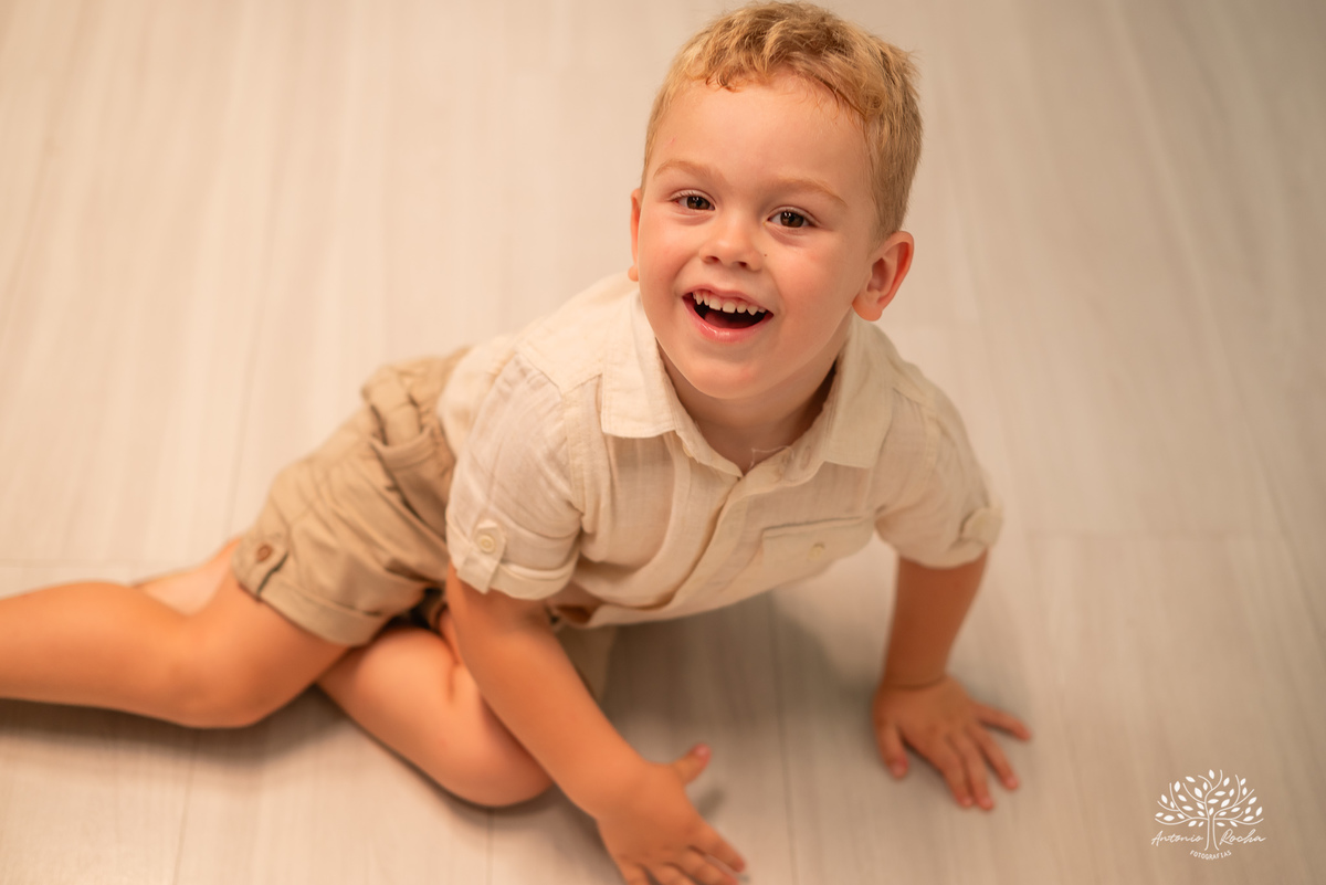 festa infantil - aniversário - fotografia de família - dinossauros - diversão - irmãos - celebração - alegria - Prof. Tiago - música ao vivo - decoração temática - fotografia profissional - lembranças inesquecíveis - Antonio Rocha fotografias - Pelotas