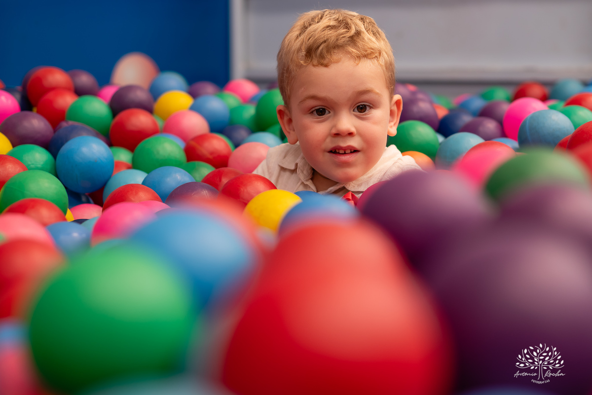 festa infantil - aniversário - fotografia de família - dinossauros - diversão - irmãos - celebração - alegria - Prof. Tiago - música ao vivo - decoração temática - fotografia profissional - lembranças inesquecíveis - Antonio Rocha fotografias - Pelotas