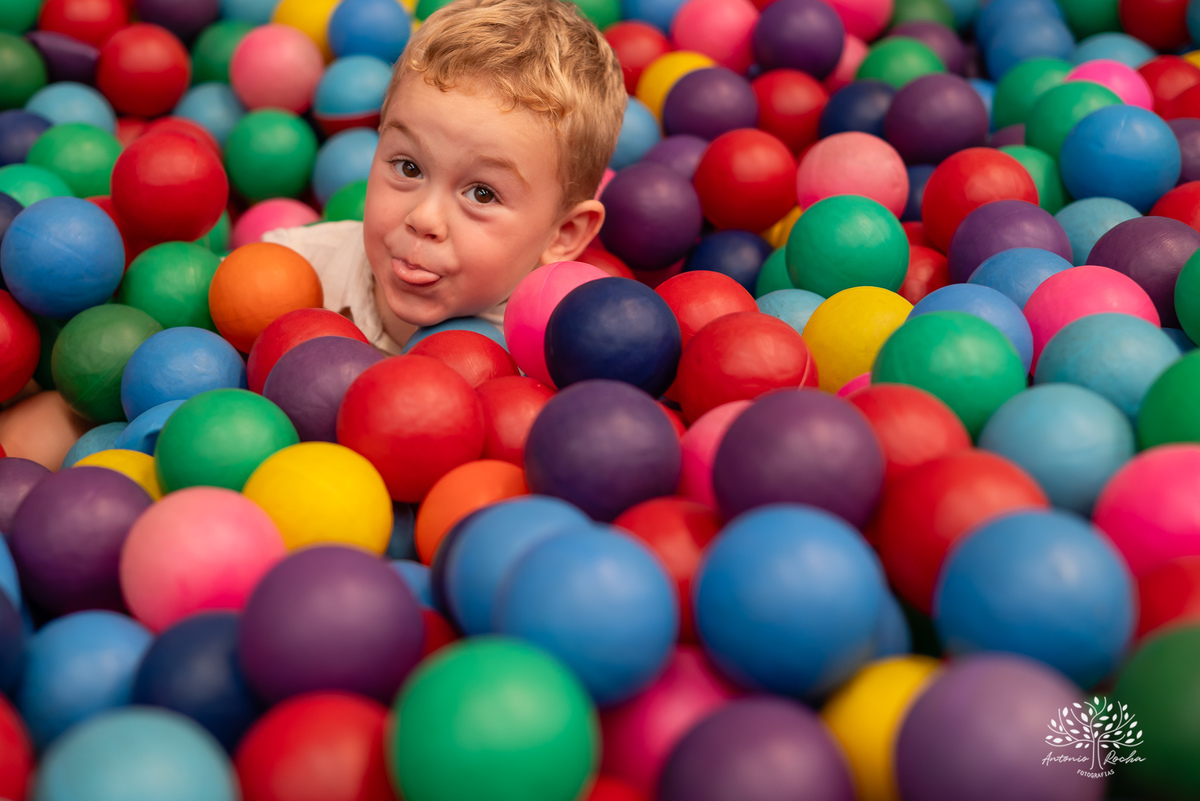 festa infantil - aniversário - fotografia de família - dinossauros - diversão - irmãos - celebração - alegria - Prof. Tiago - música ao vivo - decoração temática - fotografia profissional - lembranças inesquecíveis - Antonio Rocha fotografias - Pelotas