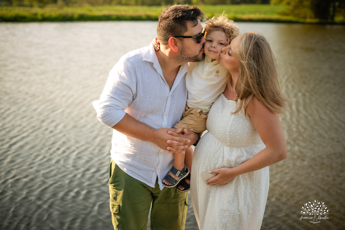 ensaio gestante - fotografia de família - espera do Caio - ensaio ao entardecer - vinícola Nardello - Antonio Rocha Fotografias – Pelotas -  fotografia com emoção - Bento e Caio - gestação cheia de amor - ensaio fotográfico – ensaio externo – livro fotos