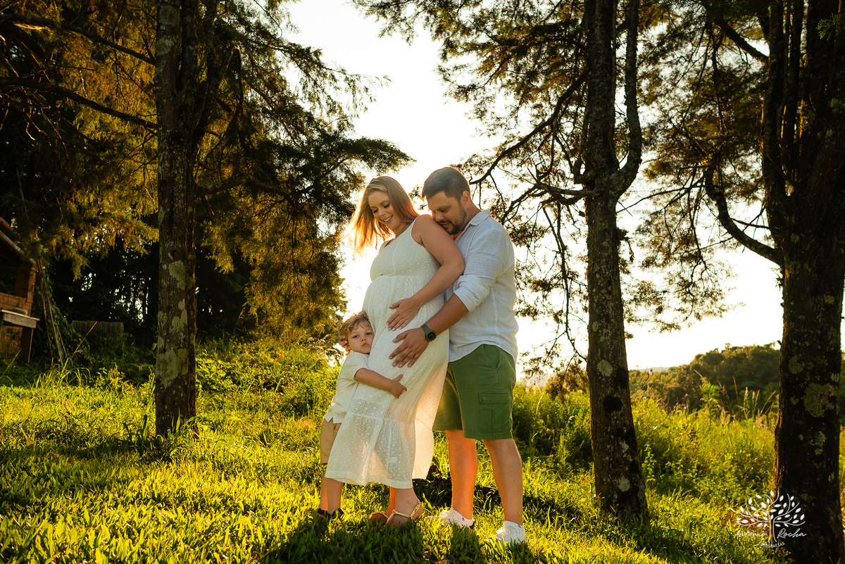 ensaio gestante - fotografia de família - espera do Caio - ensaio ao entardecer - vinícola Nardello - Antonio Rocha Fotografias – Pelotas -  fotografia com emoção - Bento e Caio - gestação cheia de amor - ensaio fotográfico – ensaio externo – livro fotos