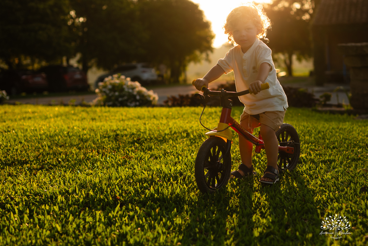 ensaio gestante - fotografia de família - espera do Caio - ensaio ao entardecer - vinícola Nardello - Antonio Rocha Fotografias – Pelotas -  fotografia com emoção - Bento e Caio - gestação cheia de amor - ensaio fotográfico – ensaio externo – livro fotos