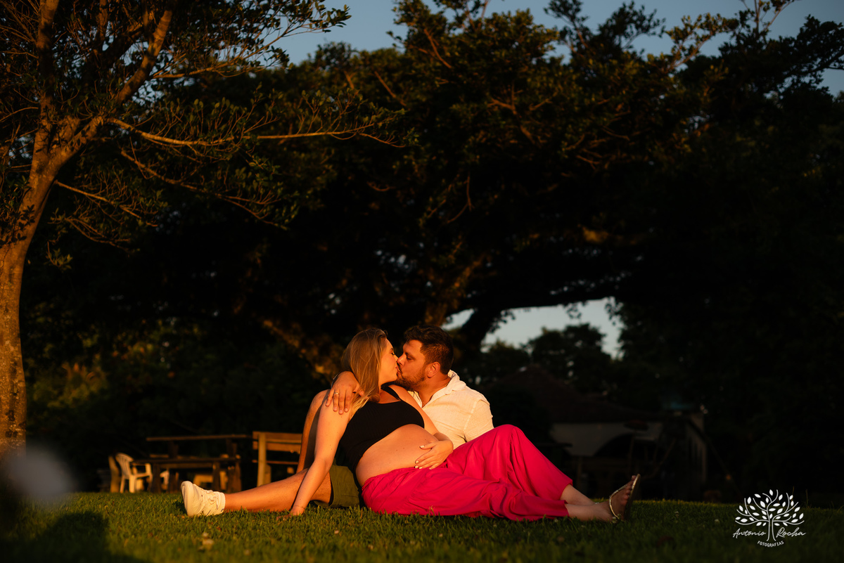 ensaio gestante - fotografia de família - espera do Caio - ensaio ao entardecer - vinícola Nardello - Antonio Rocha Fotografias – Pelotas -  fotografia com emoção - Bento e Caio - gestação cheia de amor - ensaio fotográfico – ensaio externo – livro fotos