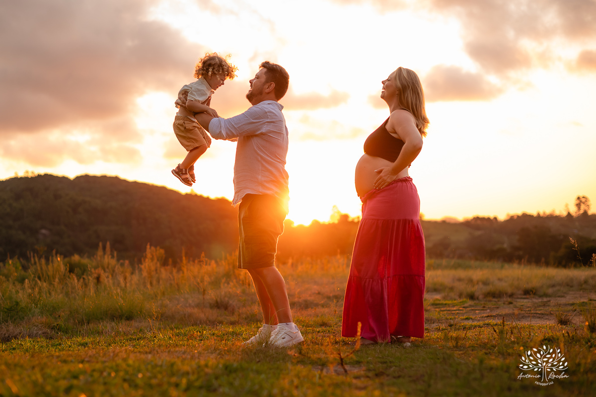 ensaio gestante - fotografia de família - espera do Caio - ensaio ao entardecer - vinícola Nardello - Antonio Rocha Fotografias – Pelotas -  fotografia com emoção - Bento e Caio - gestação cheia de amor - ensaio fotográfico – ensaio externo – livro fotos