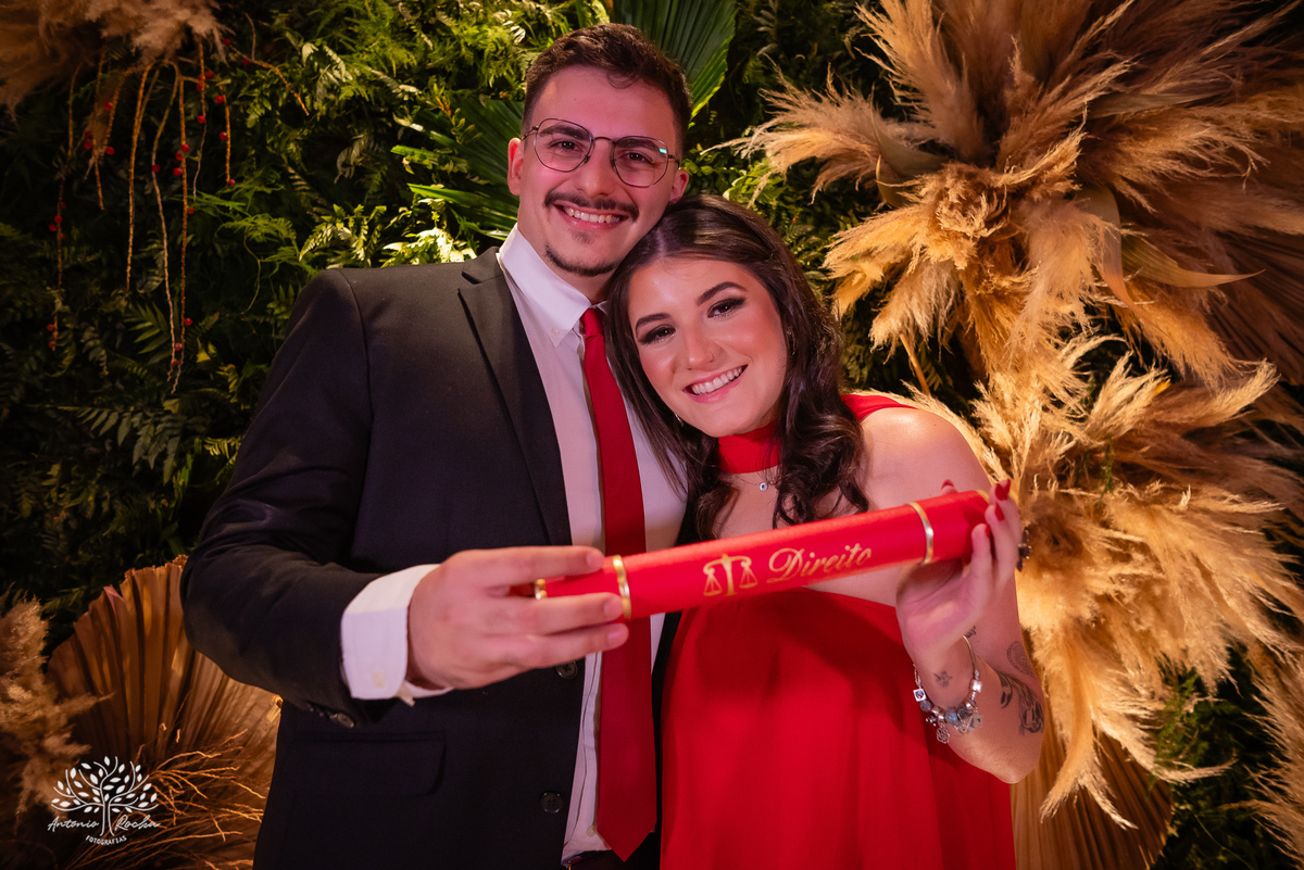 alegria - dedicação - esforço - aprendizado - formatura - Direito - Pedro - festa - amizade - Xavante - DJ - Xavabanda - discurso - brinde - pista de dança - bar - costelão - celebração - família – Pelotas - trabalho - registro - Antonio Rocha Fotografias