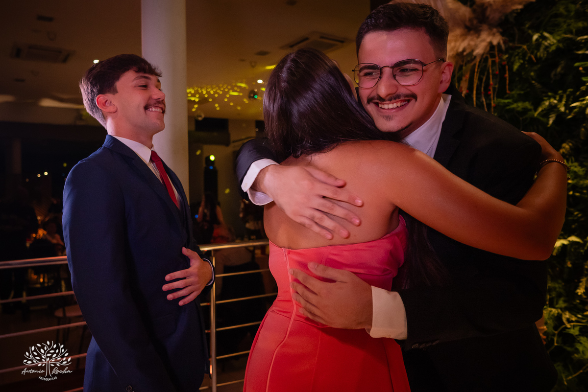 alegria - dedicação - esforço - aprendizado - formatura - Direito - Pedro - festa - amizade - Xavante - DJ - Xavabanda - discurso - brinde - pista de dança - bar - costelão - celebração - família – Pelotas - trabalho - registro - Antonio Rocha Fotografias