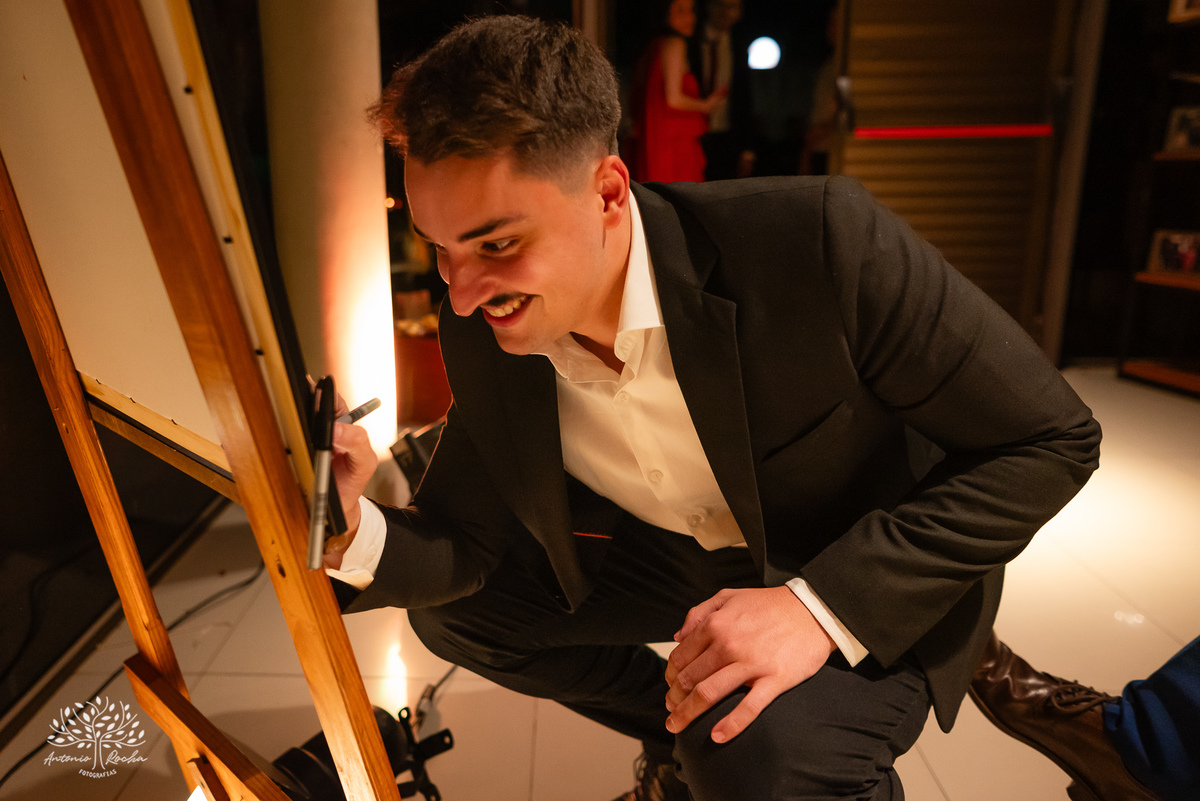 alegria - dedicação - esforço - aprendizado - formatura - Direito - Pedro - festa - amizade - Xavante - DJ - Xavabanda - discurso - brinde - pista de dança - bar - costelão - celebração - família – Pelotas - trabalho - registro - Antonio Rocha Fotografias