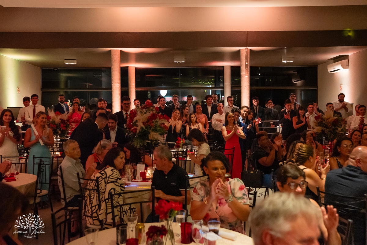 alegria - dedicação - esforço - aprendizado - formatura - Direito - Pedro - festa - amizade - Xavante - DJ - Xavabanda - discurso - brinde - pista de dança - bar - costelão - celebração - família – Pelotas - trabalho - registro - Antonio Rocha Fotografias