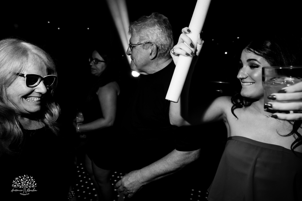 alegria - dedicação - esforço - aprendizado - formatura - Direito - Pedro - festa - amizade - Xavante - DJ - Xavabanda - discurso - brinde - pista de dança - bar - costelão - celebração - família – Pelotas - trabalho - registro - Antonio Rocha Fotografias