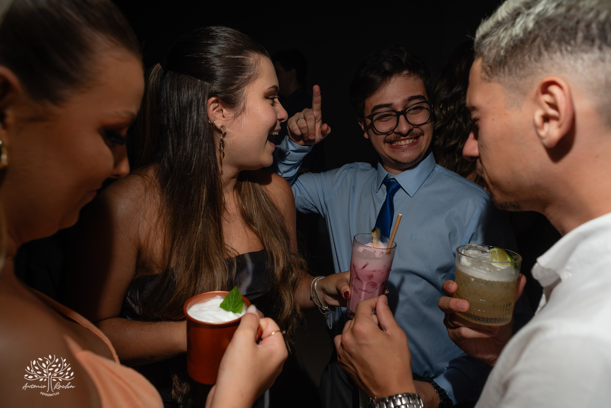 alegria - dedicação - esforço - aprendizado - formatura - Direito - Pedro - festa - amizade - Xavante - DJ - Xavabanda - discurso - brinde - pista de dança - bar - costelão - celebração - família – Pelotas - trabalho - registro - Antonio Rocha Fotografias