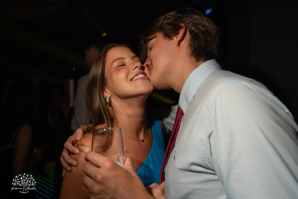 alegria - dedicação - esforço - aprendizado - formatura - Direito - Pedro - festa - amizade - Xavante - DJ - Xavabanda - discurso - brinde - pista de dança - bar - costelão - celebração - família – Pelotas - trabalho - registro - Antonio Rocha Fotografias