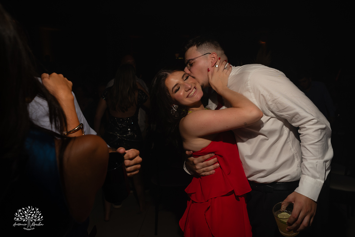 alegria - dedicação - esforço - aprendizado - formatura - Direito - Pedro - festa - amizade - Xavante - DJ - Xavabanda - discurso - brinde - pista de dança - bar - costelão - celebração - família – Pelotas - trabalho - registro - Antonio Rocha Fotografias