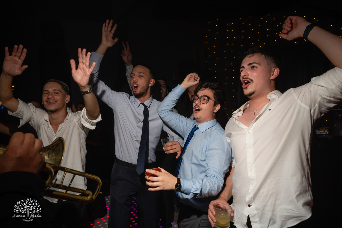 alegria - dedicação - esforço - aprendizado - formatura - Direito - Pedro - festa - amizade - Xavante - DJ - Xavabanda - discurso - brinde - pista de dança - bar - costelão - celebração - família – Pelotas - trabalho - registro - Antonio Rocha Fotografias