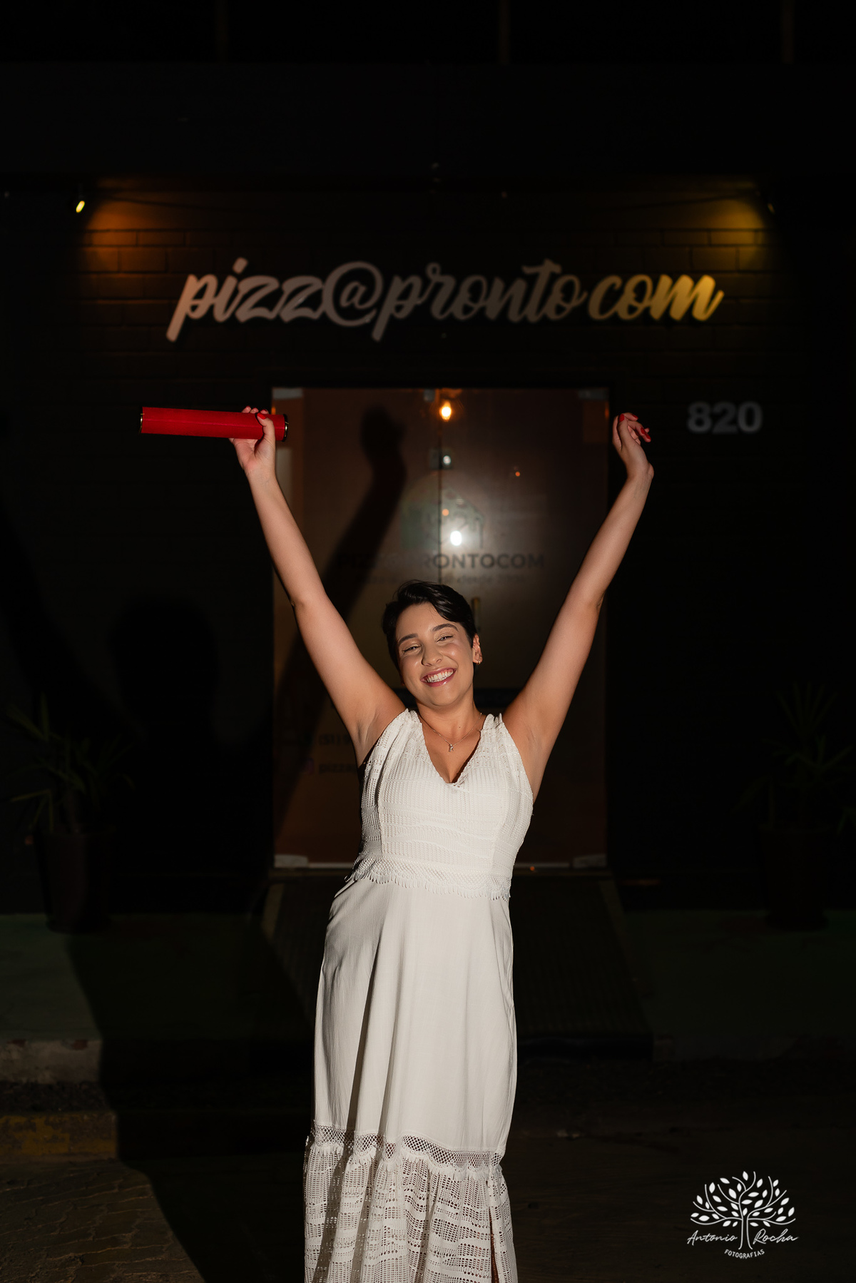 formatura - Direito - UFRGS - celebração - família - amigos - emoção - gratidão - conquista - pizzaria - raízes - colação de grau - festa - fotografia - memórias - alegria - sucesso - trajetória - abraços - momentos especiais-cerro grande do sul - pelotas